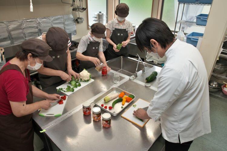 Photo: Original processed food cooking instruction scene