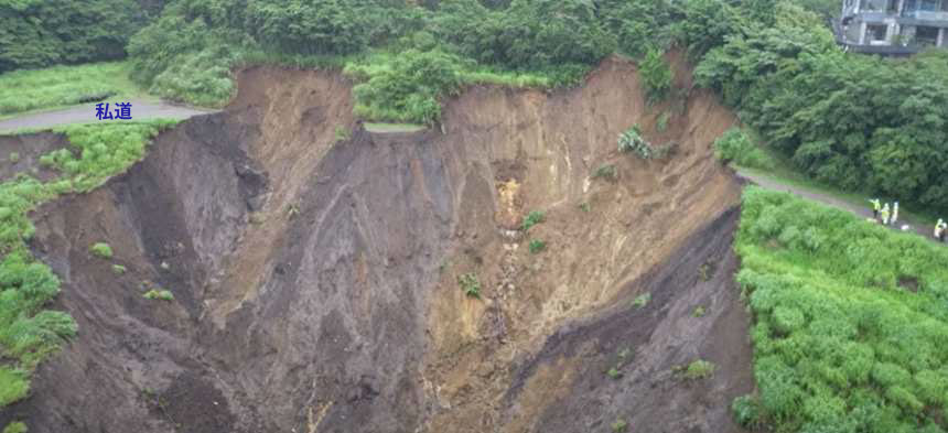 Occurrence immediately after the collapse