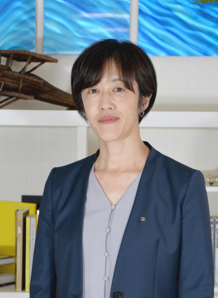 人事部長　岡野郊子