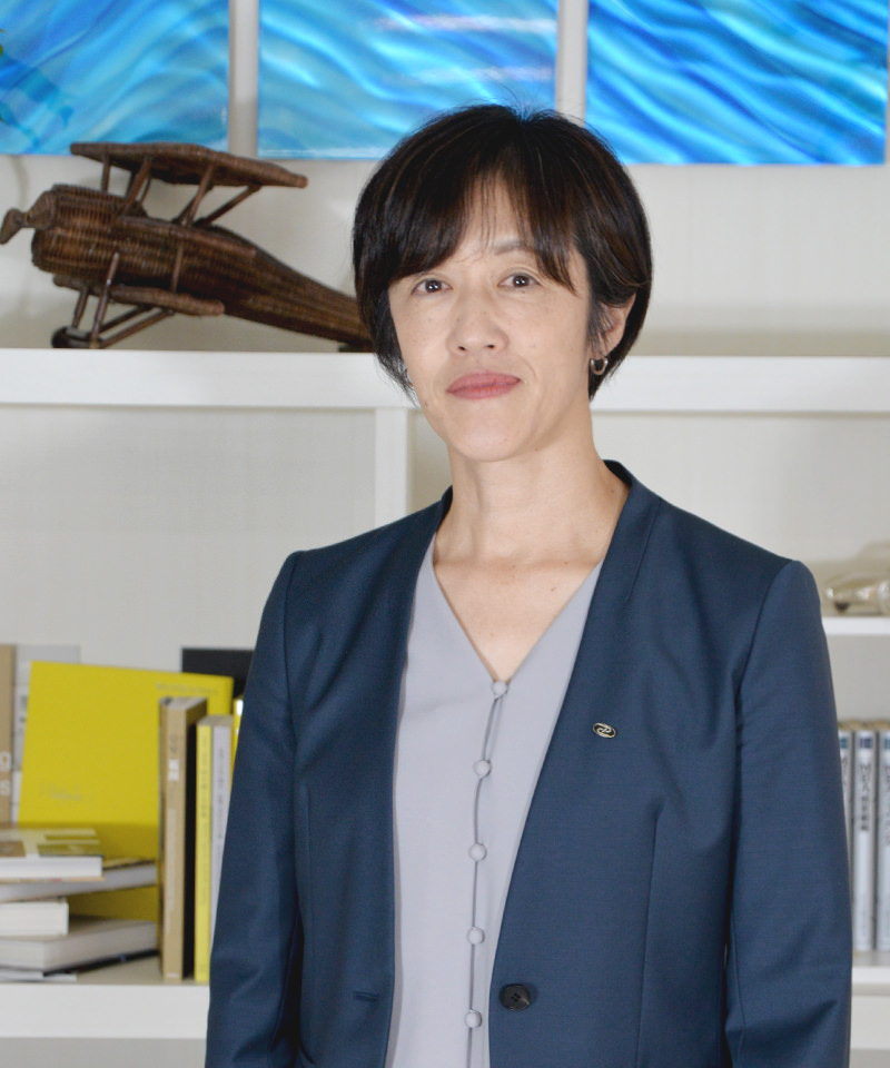 人事部長　岡野郊子